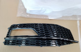 Решітка бампера права Audi A4 B8 2012-2016 S-LINE